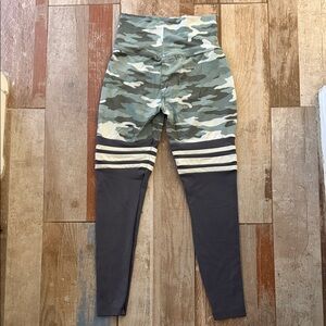 Bombshell Sportswear Camouflage and Gray Women's Leggings Size Small